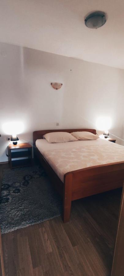 Apartmani Srsen Blace Eksteriør bilde